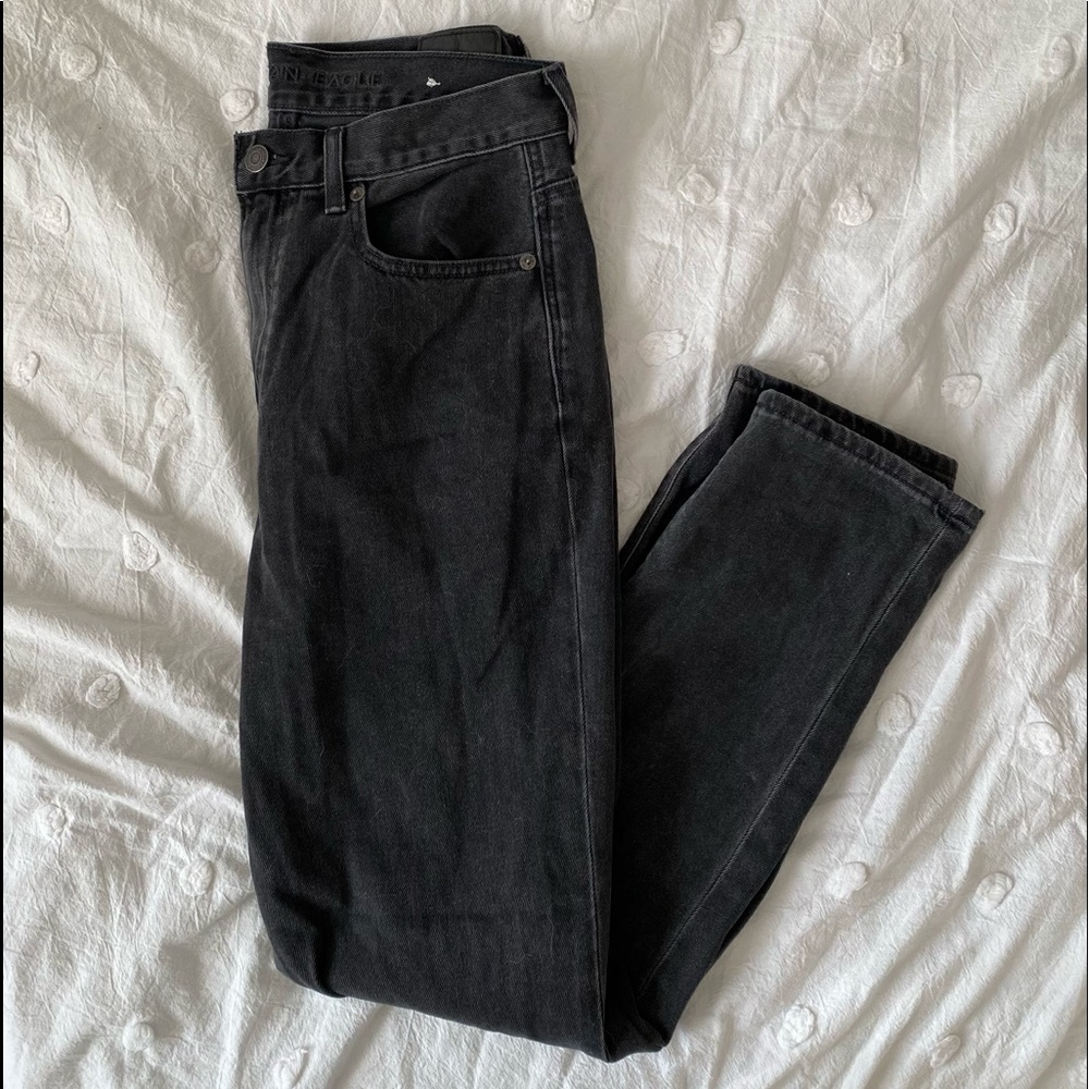 american eagle mom jeans in black — size 6 regular